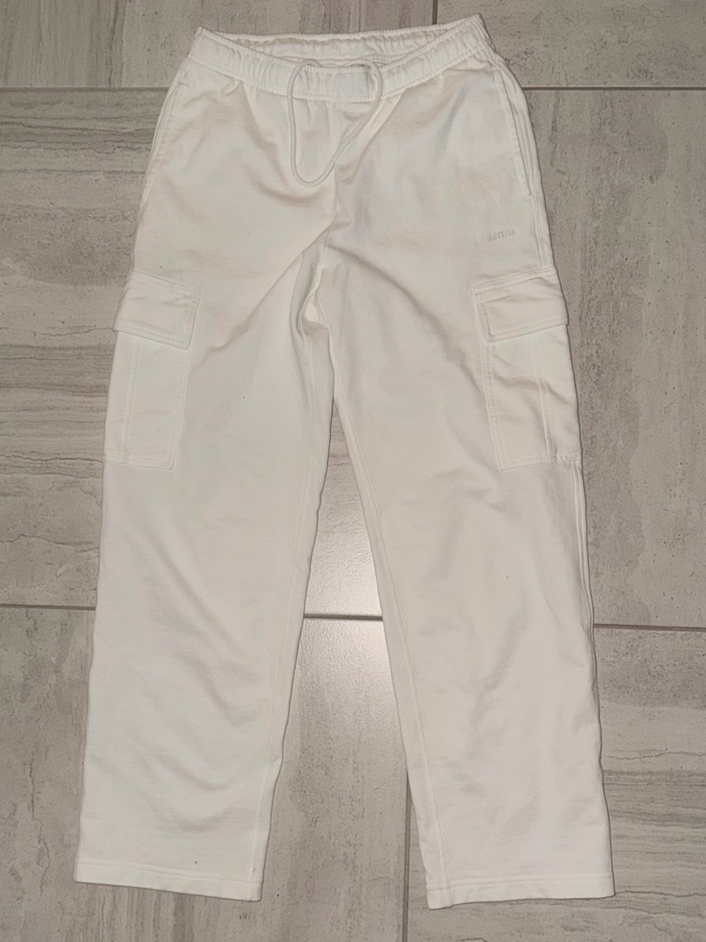 Aritzia Women’s White Fleece Cargo Sweatpants